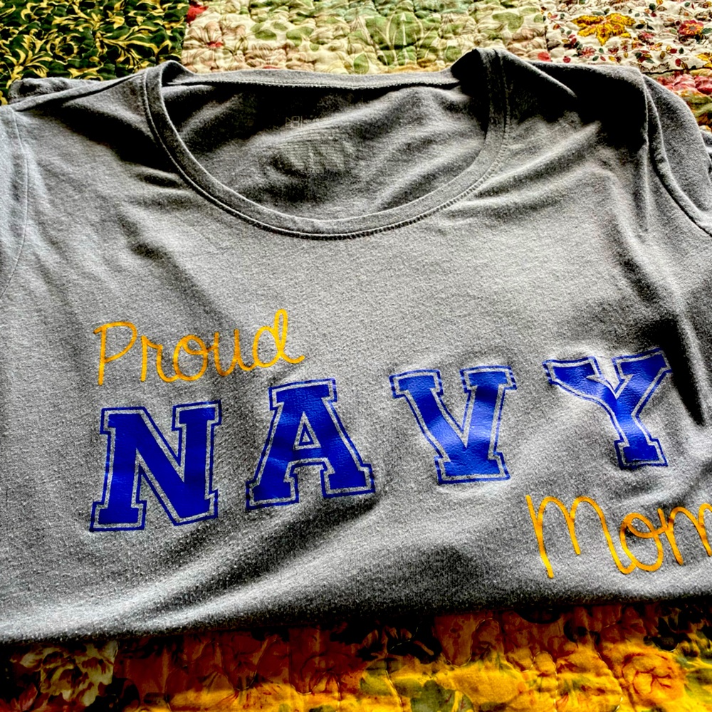 Proud Navy Mom tee